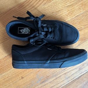 Men’s black linen van’s